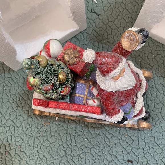 Santa with sleigh - Picture 5 of 7